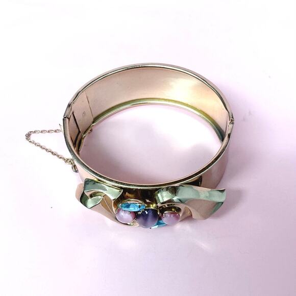 Vintage Coro Bracelet | Gold Tone with Moon Glow Stones & Safety Chain | 1960s - Picture 2 of 5